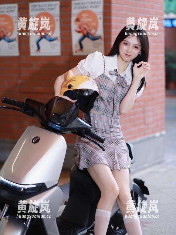 在998.su网站上，大家都是隐形人，你看得到他们但没法触碰。