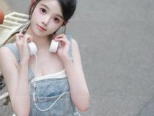 捧着手机，轻松一看“www..51cg.com”的最新动态，反正咱就是喜欢追热闹！