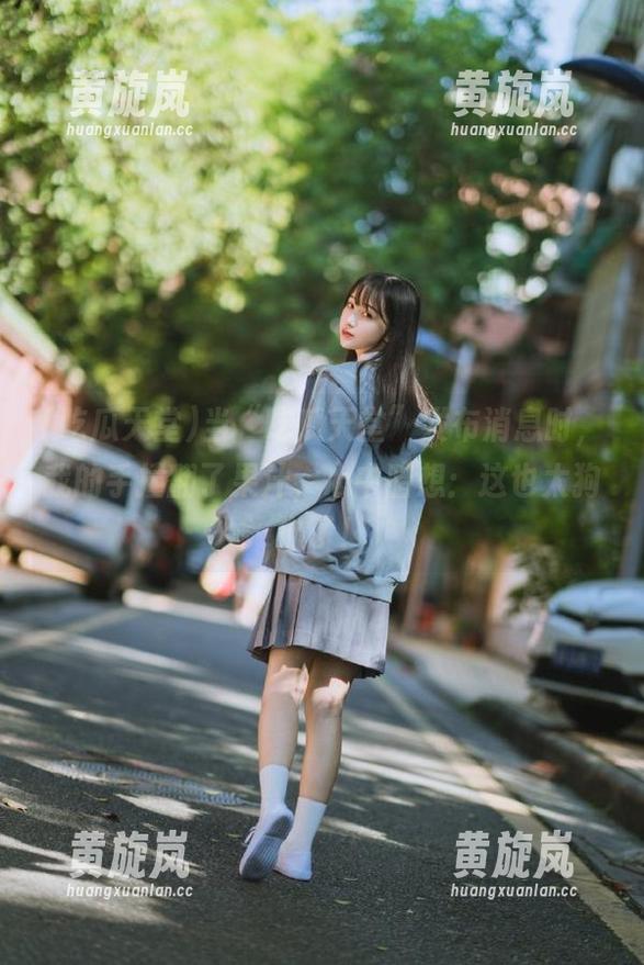 吃瓜天堂 当“吃瓜天堂”发布消息时,我的手撞翻了果汁,心中暗想:这也太狗血了!