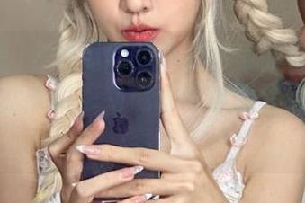 在吃瓜网的下载页前面悄悄登录，然后默默幻想到底啥时候能看到真实内容？
