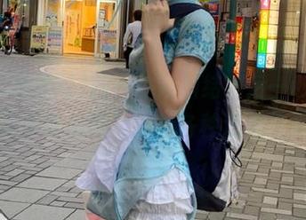 前一秒还纠结，后一秒就在“天天吃瓜网”观看各种江湖传闻。