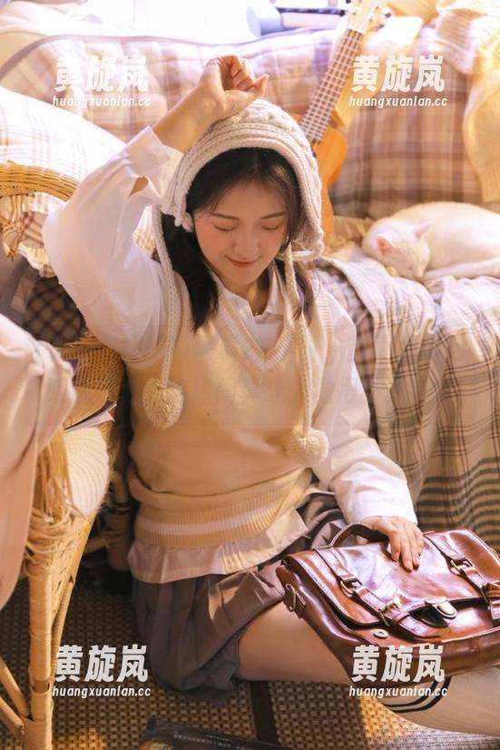 黑料24小时，首页从早到晚都是戏，这热闹真让人觉得不真实。