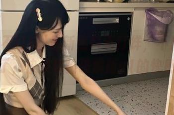 最新黑料不打烊，不用管正版了，快来体验破解版v1的快感！