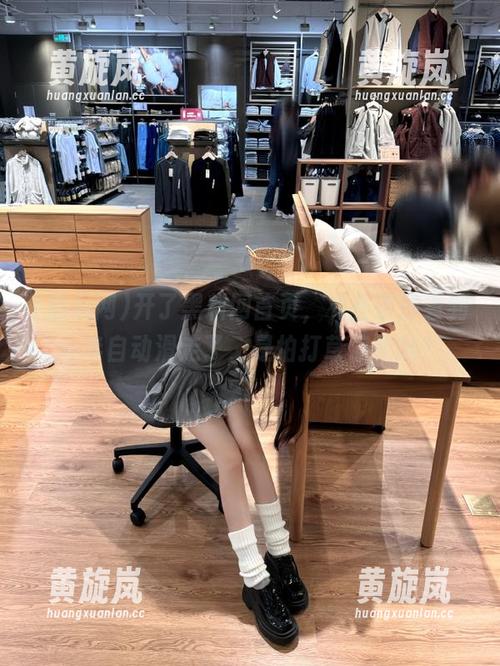 开了黑料网首页，有些事情看到一半自动滑走了，是怕打草惊蛇吗？